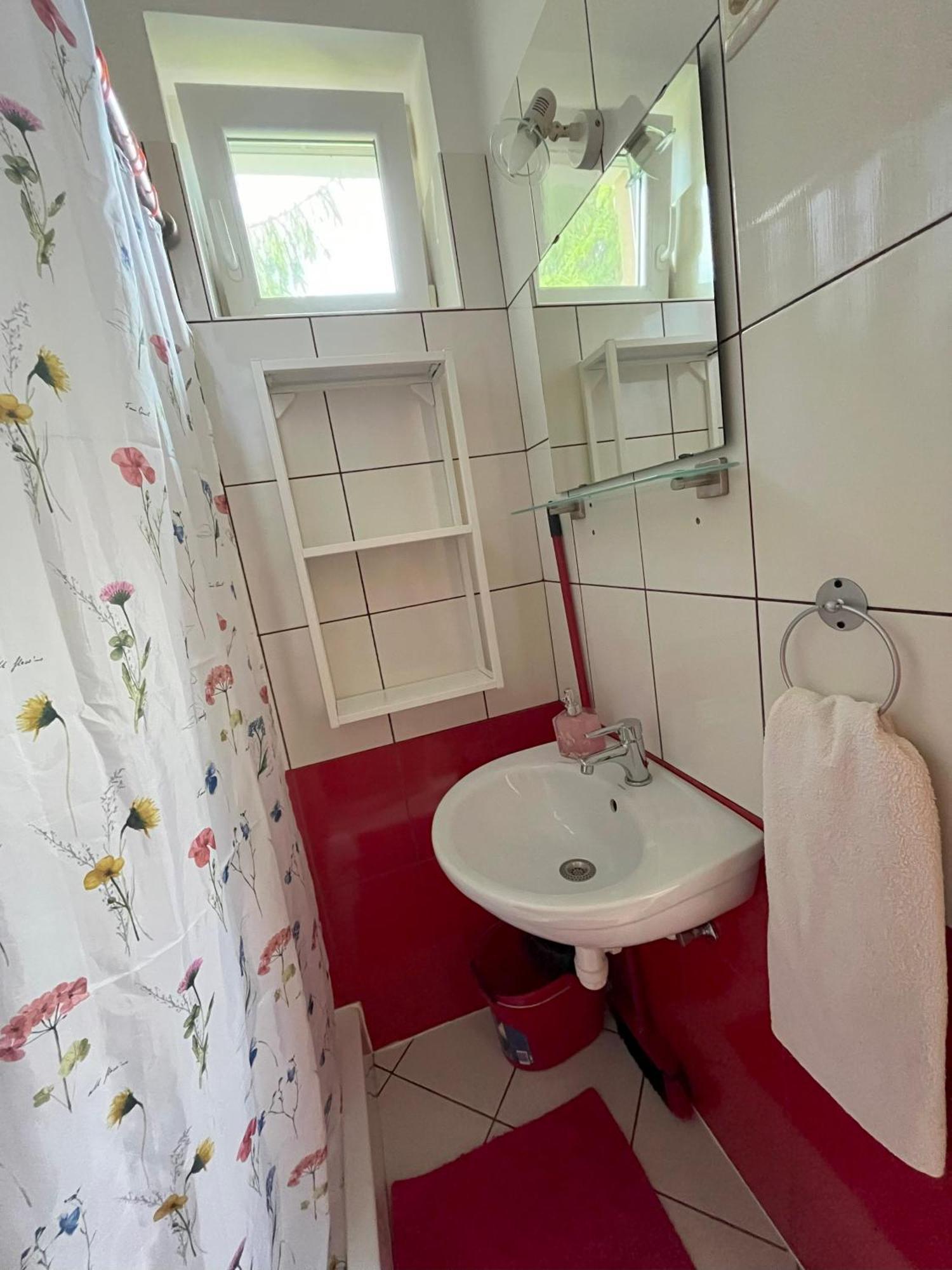 Cseresznyes Haz Lipót Exteriér fotografie