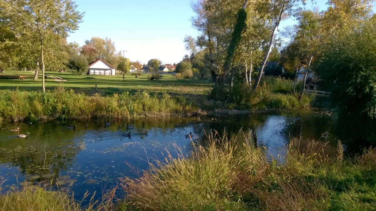 Cseresznyes Haz Lipót Exteriér fotografie